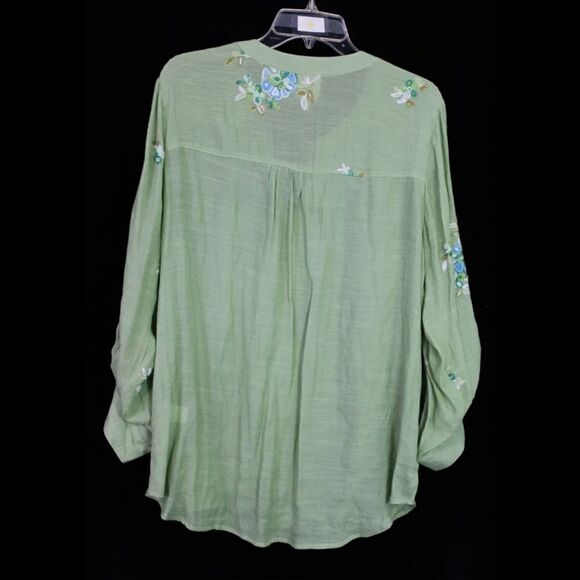 Fig & Flower Green Floral Embroidered 1x Rolled Sleeve Button Front Blouse. - Picture 5 of 9